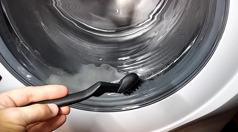 How does self-cleaning work on a Samsung washer?